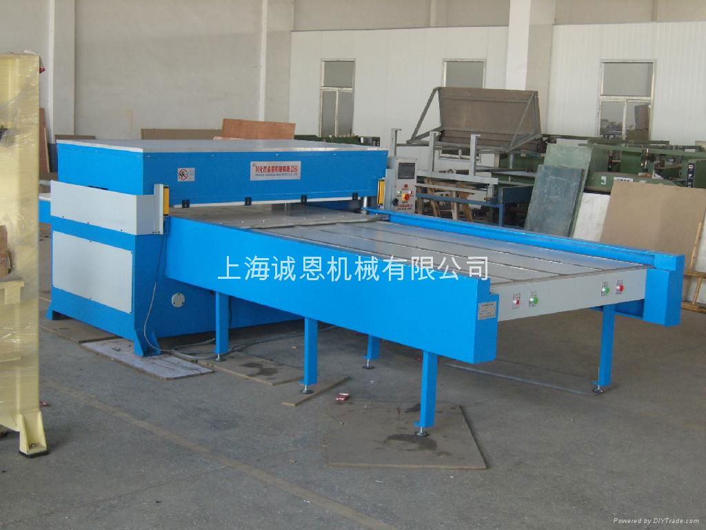 Automatic graded in a material precise four-column cutting machine 2