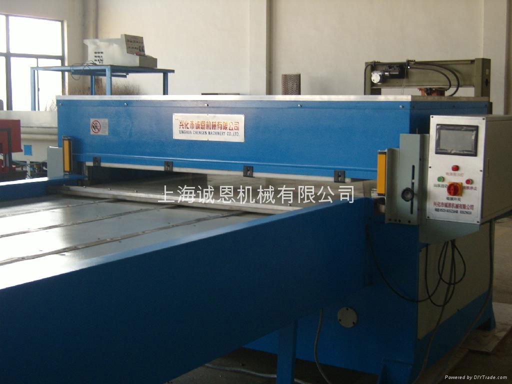 Automatic graded in a material precise four-column cutting machine 4