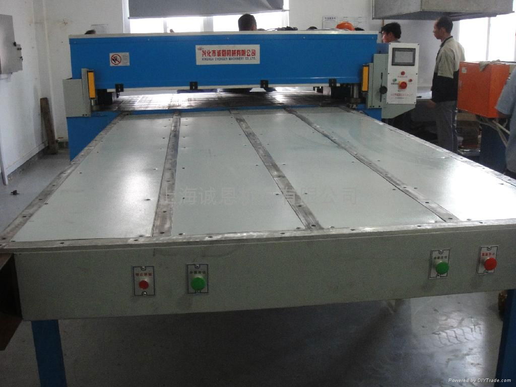 Automatic graded in a material precise four-column cutting machine 5