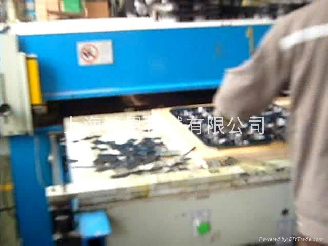 Bilateral transfer blister cutting machine 3