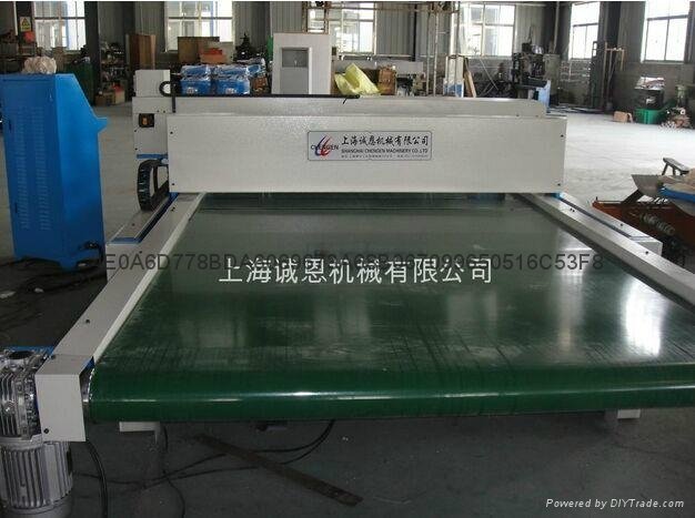 Wide fabric cutting machine
