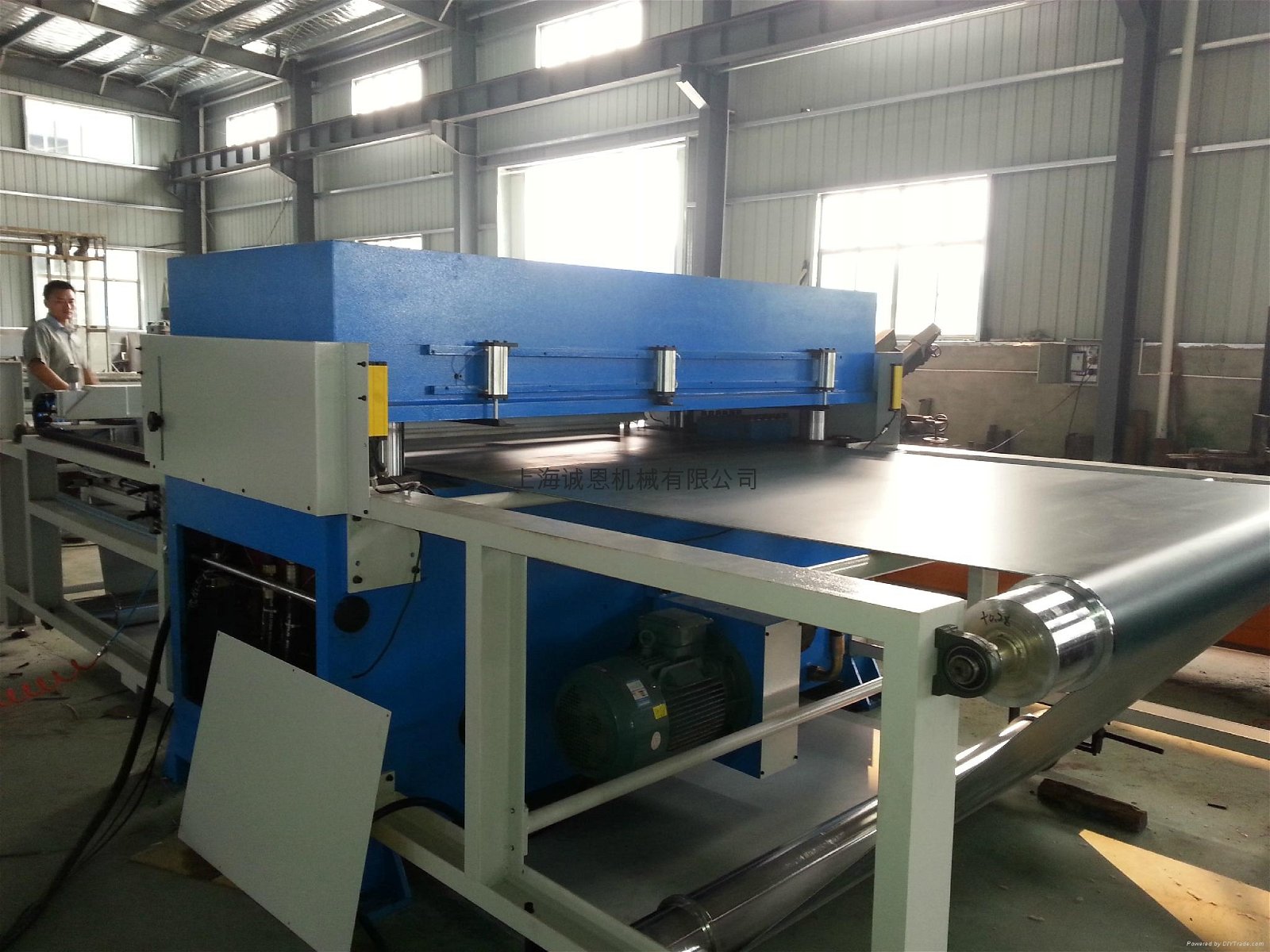 conveyor belt type automatic NC precision four-post Hydraulic Cutting Machine 3