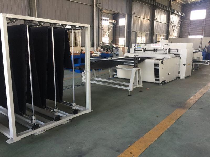 Full automatic cutting production line for automobile carpet 2