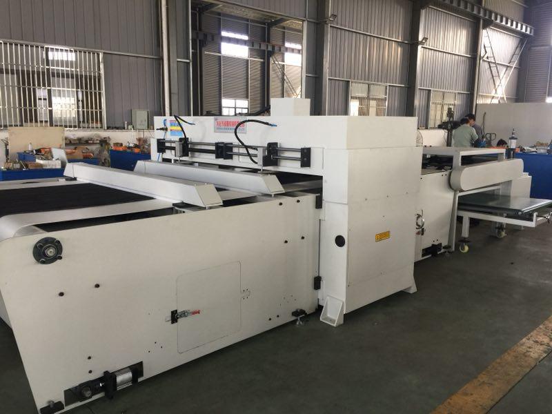 Full automatic cutting production line for automobile carpet 3