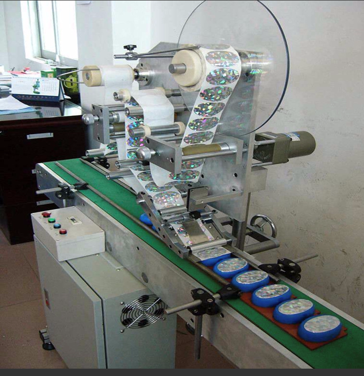 Fully automatic labeling machine 4