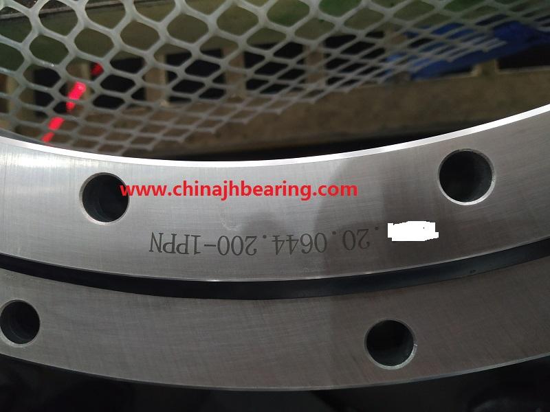 Slewing bearing China factory offer 20.0644.200- PNN the size:716x572x56mm 2