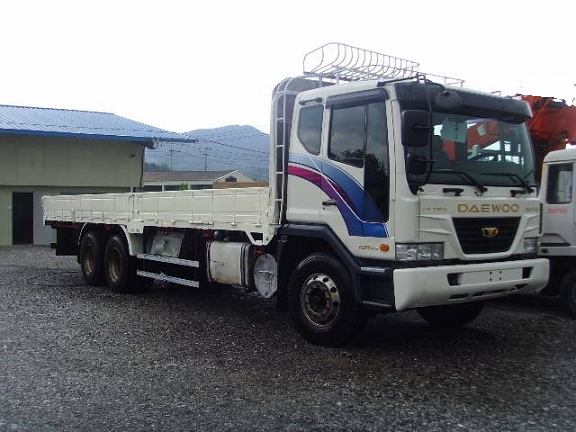 used cargo trucks 2