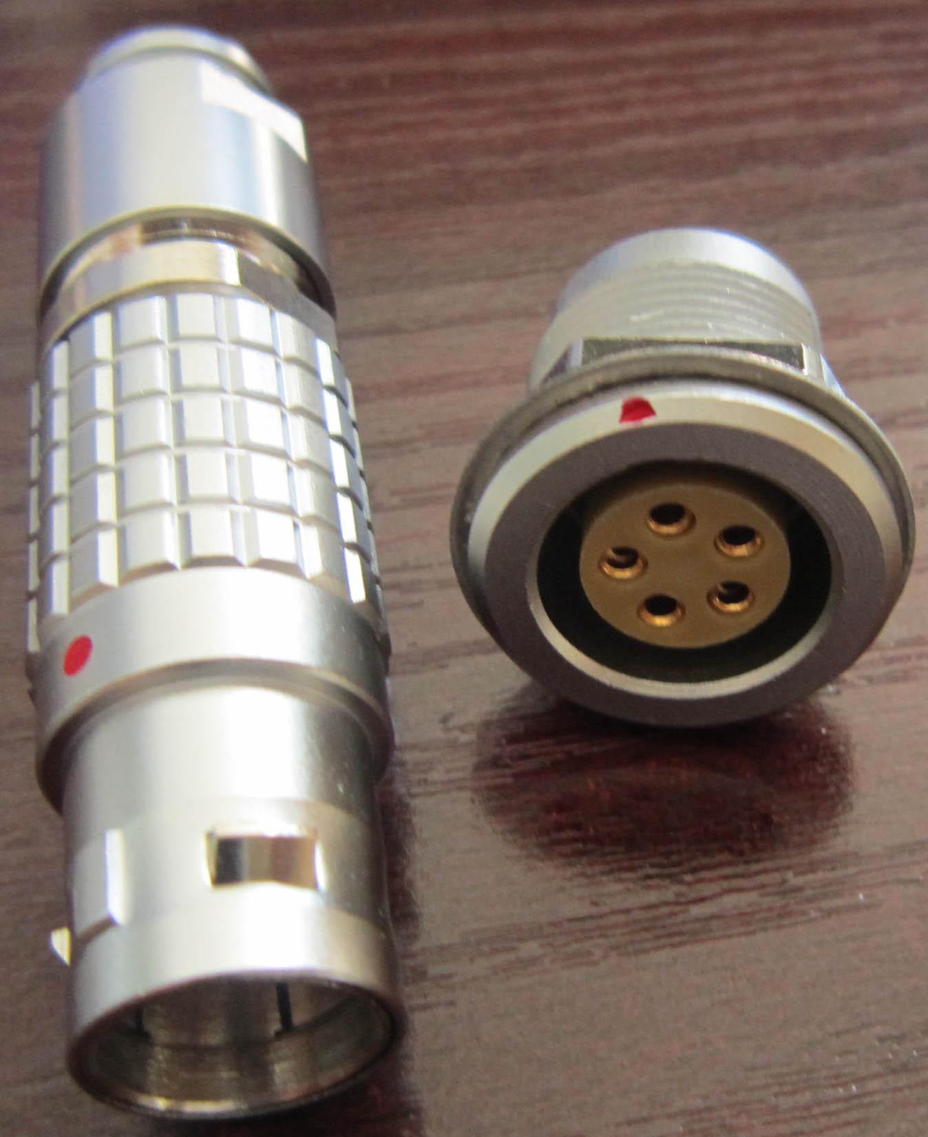 直拔式电连接器 5