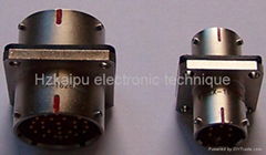 Thru bulkhead receptacle connectors meet MIL-26482