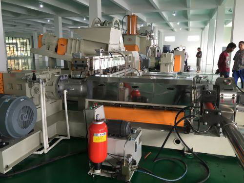 Low-smoke halogen-free cable material granulator