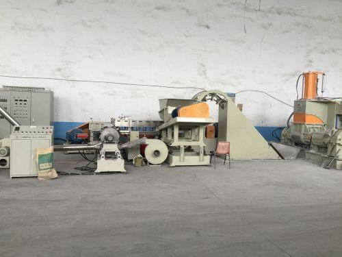 Low-smoke halogen-free cable material granulator 2