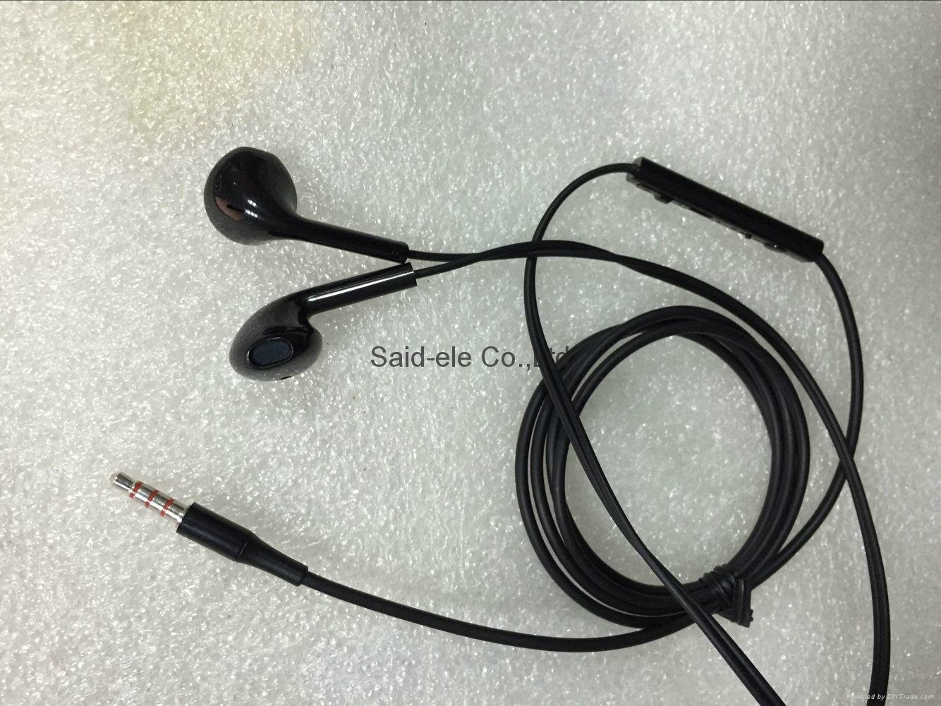 3.5mm low cost earphone for iphone with mic and volume control 3