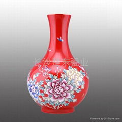 红瓷花瓶