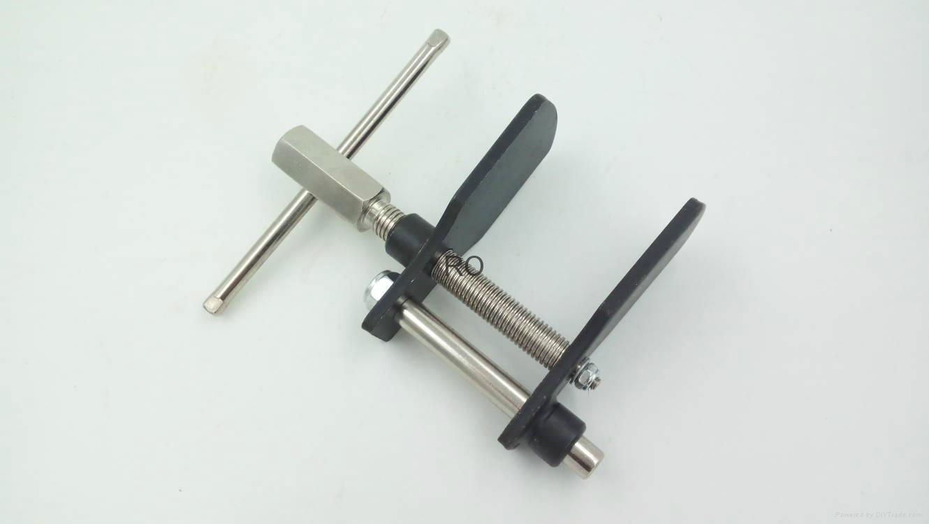 Disc brake pad caliper piston spreader tool 