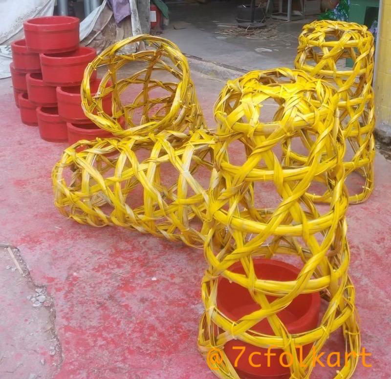 Bamboo pig cage for lion dance 2