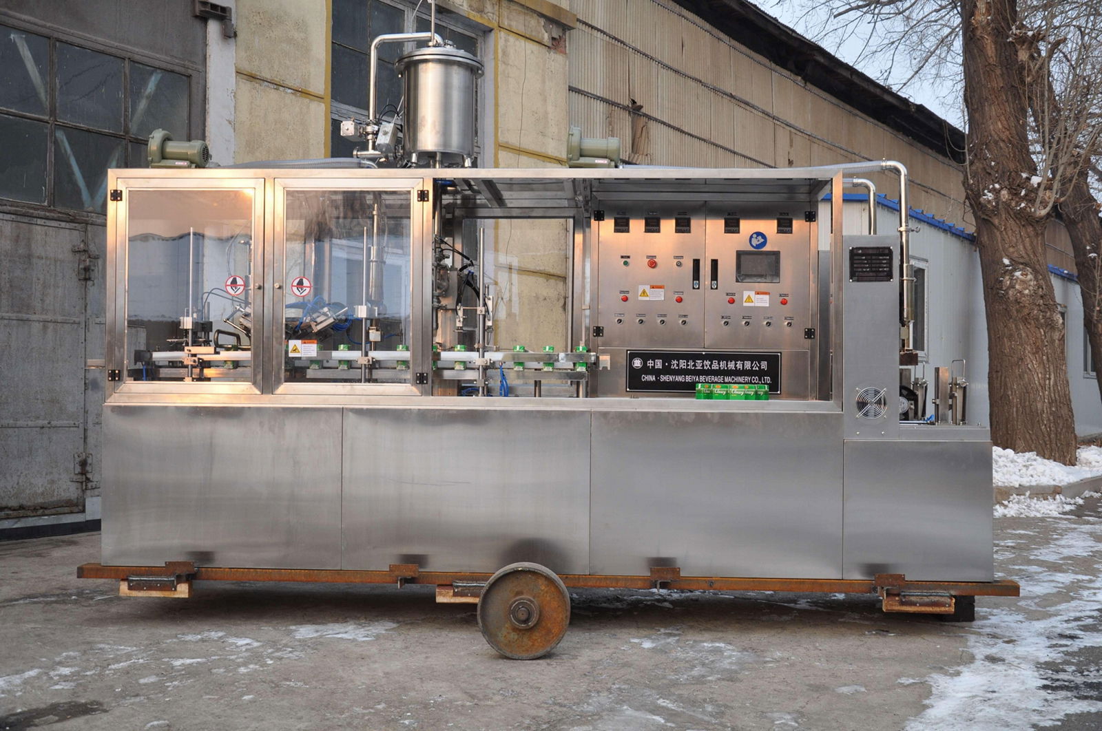 半自動磚形紙盒牛奶灌裝機瀋陽北亞生產 5