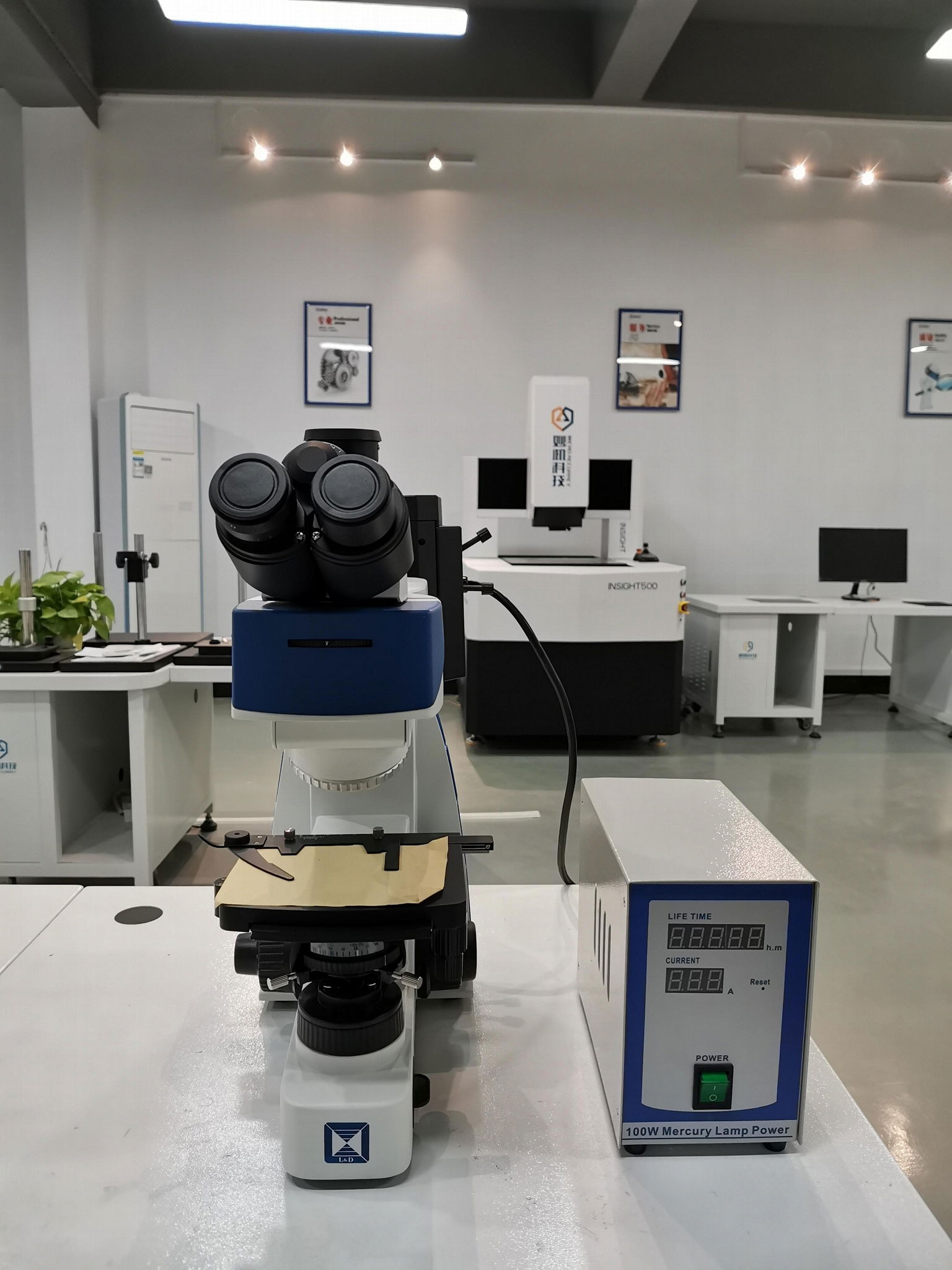 Upright Trinocular Fluorescence Microscope  5