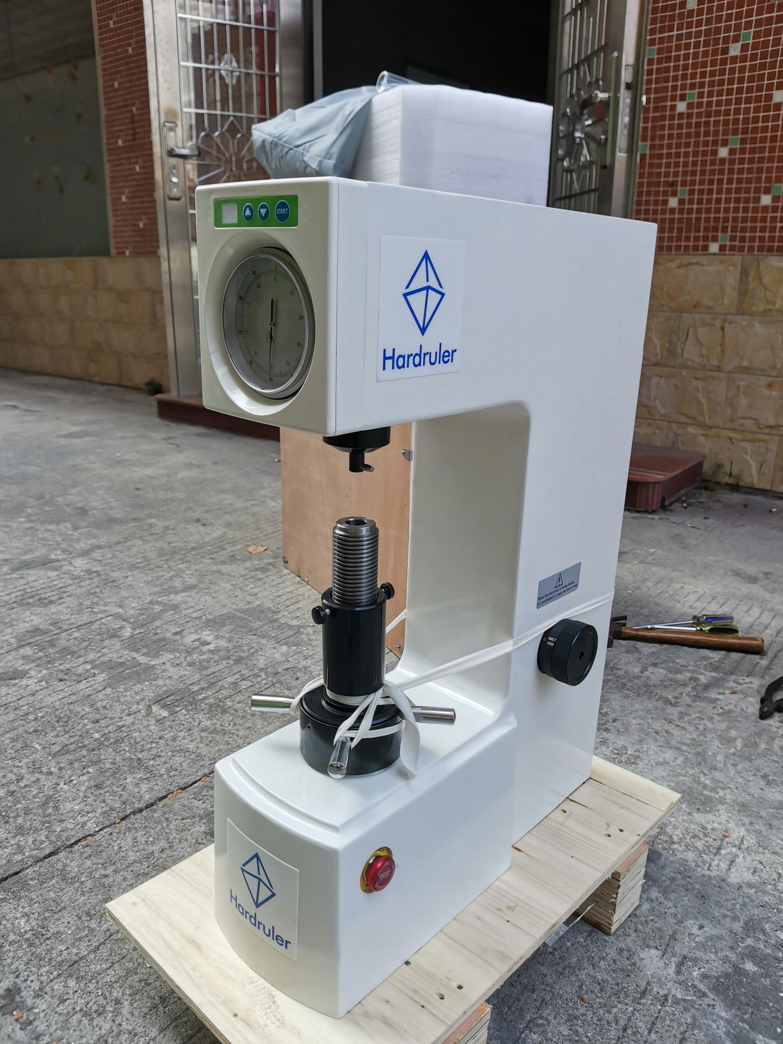 Motorized Rockwell Hardness Tester 2