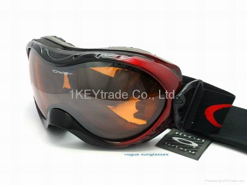 Oakley 2012 Latest Design AAA Ski Goggles Super Quality Fashion Eyewears