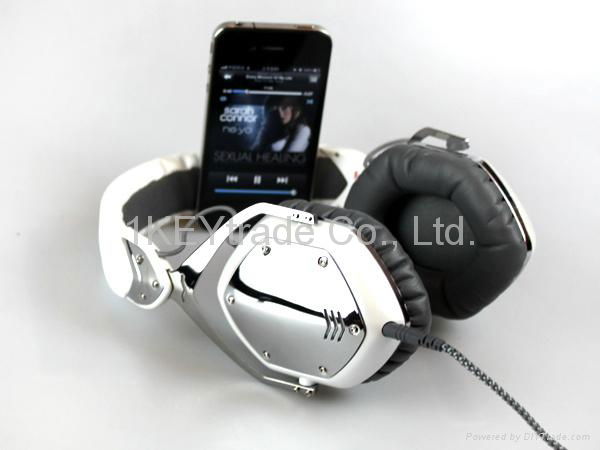 2012 New Arrival Hottest V-Moda Headphones AAA Quality Black and White Headset 4
