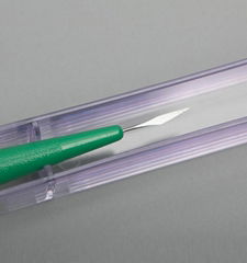 Disposable knives for ophthalmology