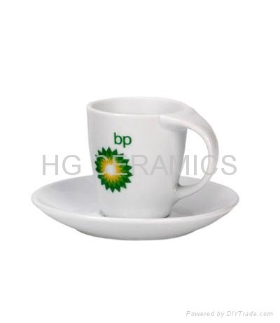 Porcelain espresso cup and saucer, twist handle