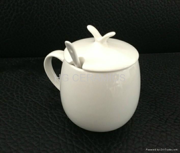 fine bone china mug with lid and spoon  2