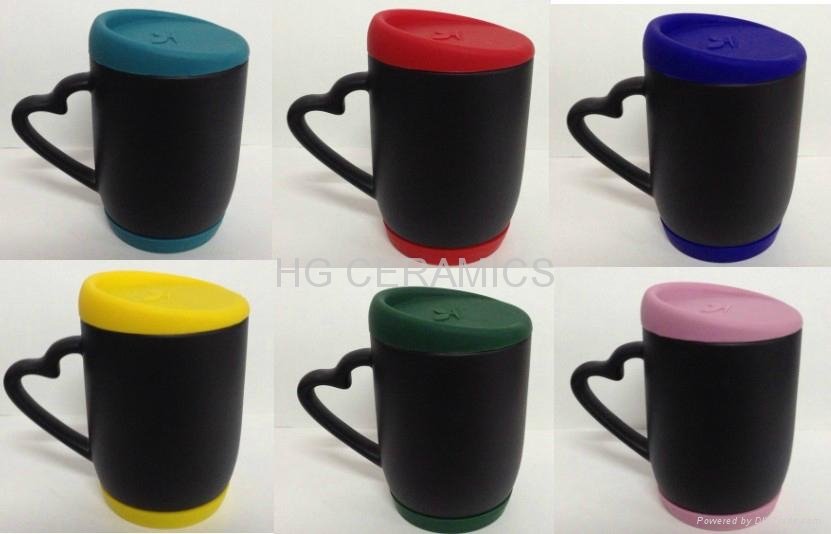 Black color change mug  with silicon lid and bottom 