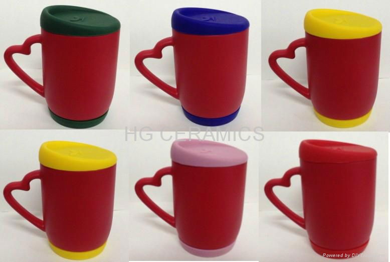 Red color change mug  with silicon lid and bottom