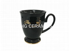 Based ceramic mug with gilding