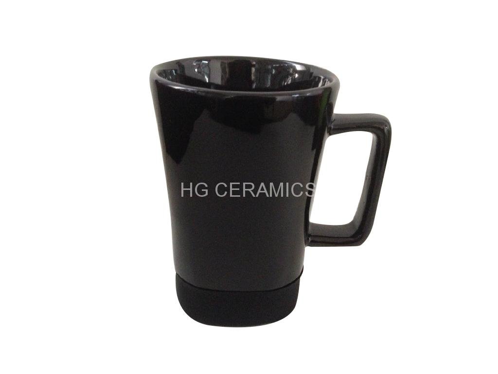 ceramic mug with square silicon bottom 2
