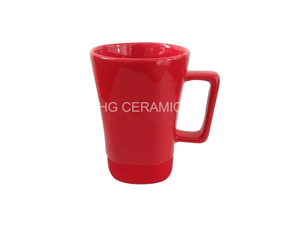 ceramic mug with square silicon bottom 4