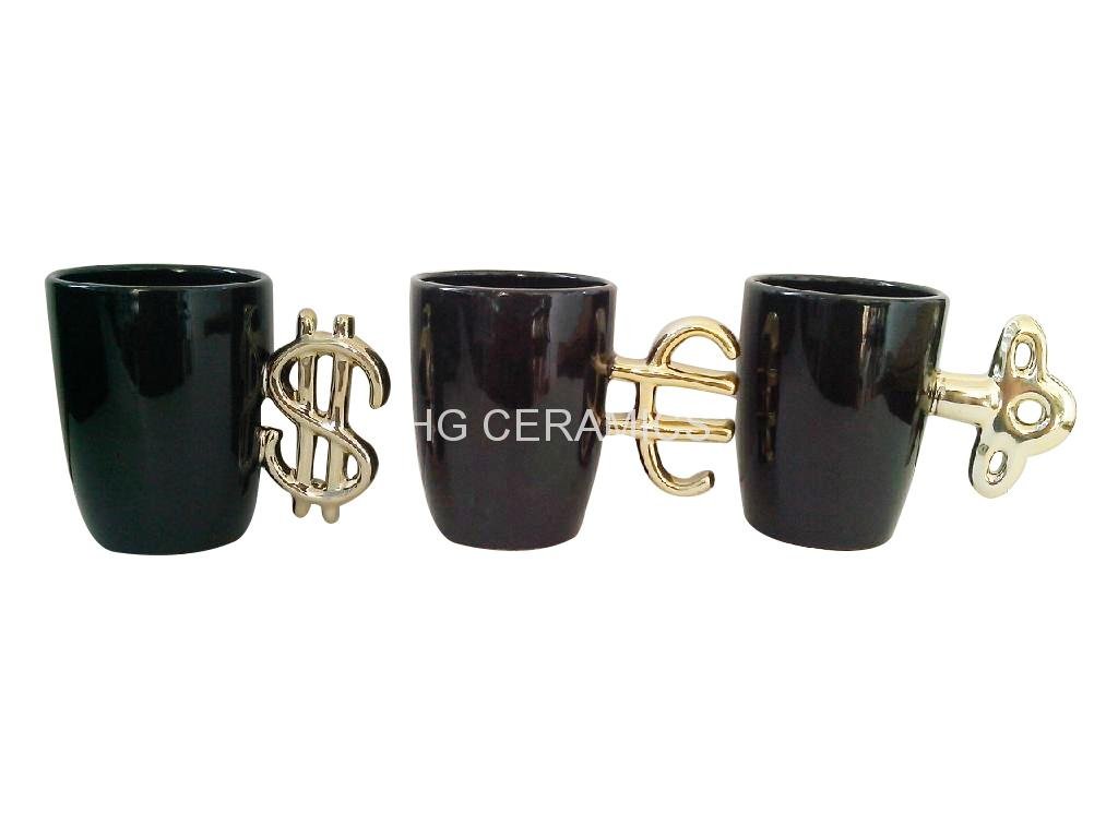 coffee mug with gold handle 