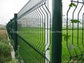 welded wire mesh fence with curves