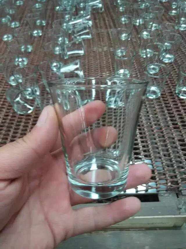 The glass 4