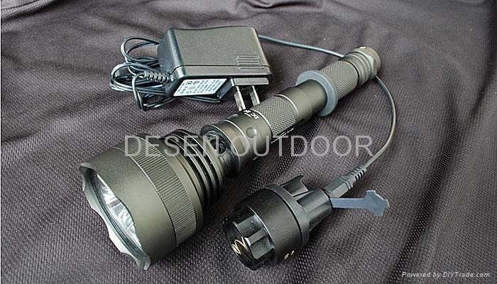 LED战术强光充电手电筒