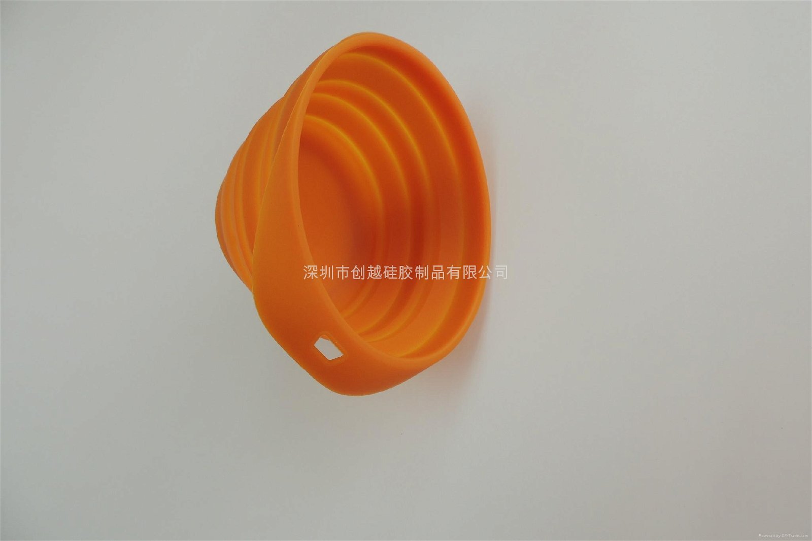 outdoor and home use camping collapsible silicone pet bowl 3