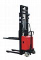 EMS1M2.5 Semi-electric stacker 1