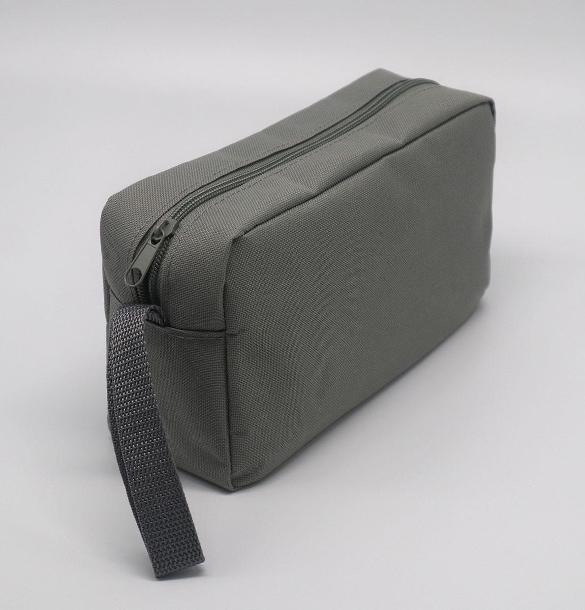 600D polyester promotion large toiletry bag with short polyester webbing handle  3