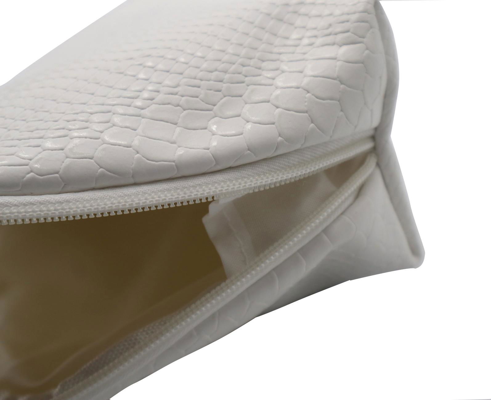 100% crocodile pattern PU shell shape beauty white cosmetic bag  5