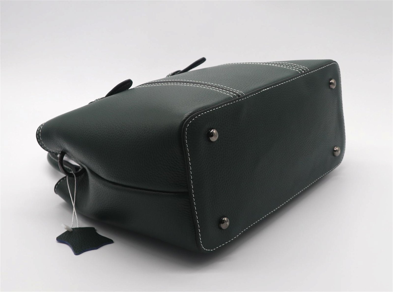 Genuine leather beauty medium size women handbag green colour  5