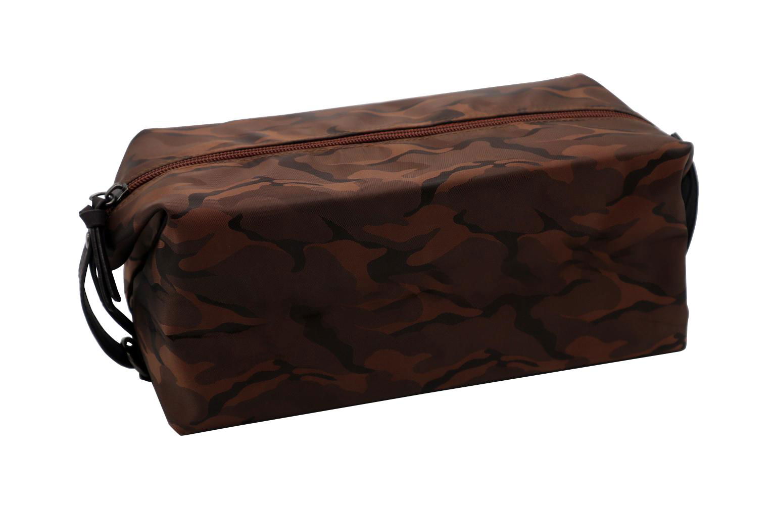 Nylon made high grade men waterproof makeup bag for travel in camouflage colour 