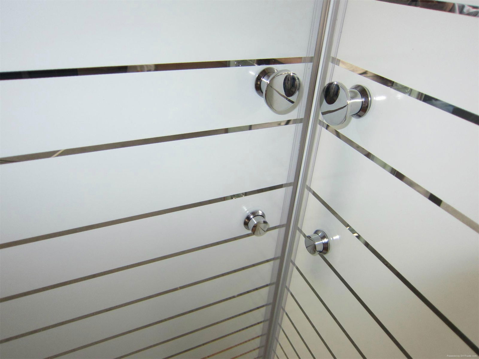 8mm Toughened Glass Shower Enclosure With Slimline Shower Tray