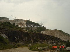 G611 Almond Mauve granite quarry