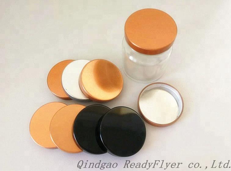 Flat metal lid for candle container