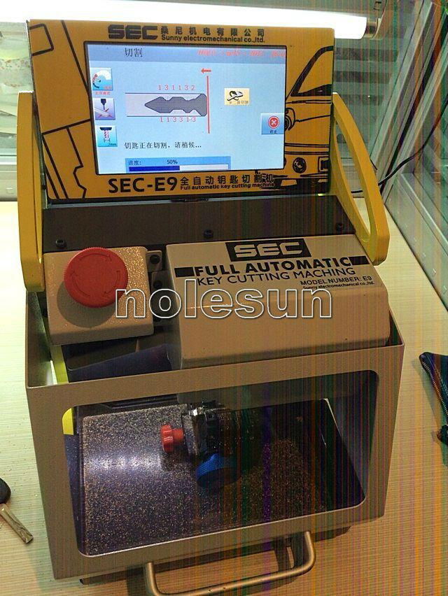 Automatic key cutting machine 4