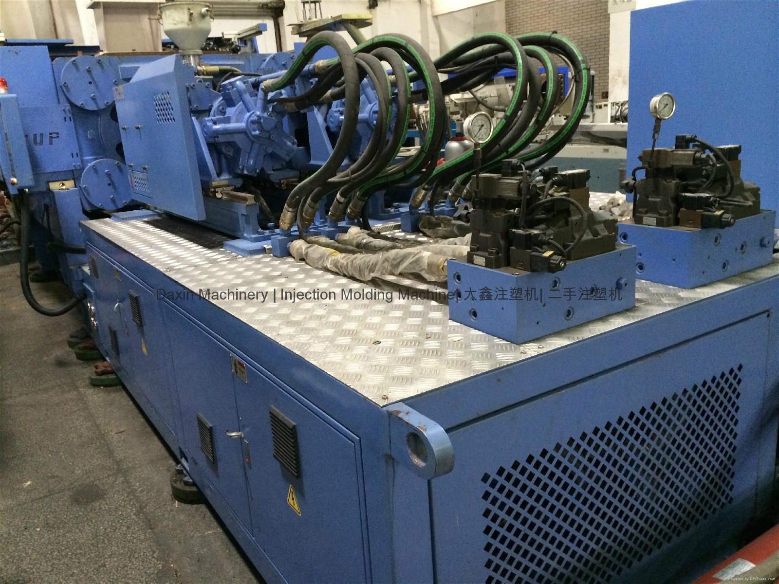 Union 600t Two Color used Injection Molding Machine 3