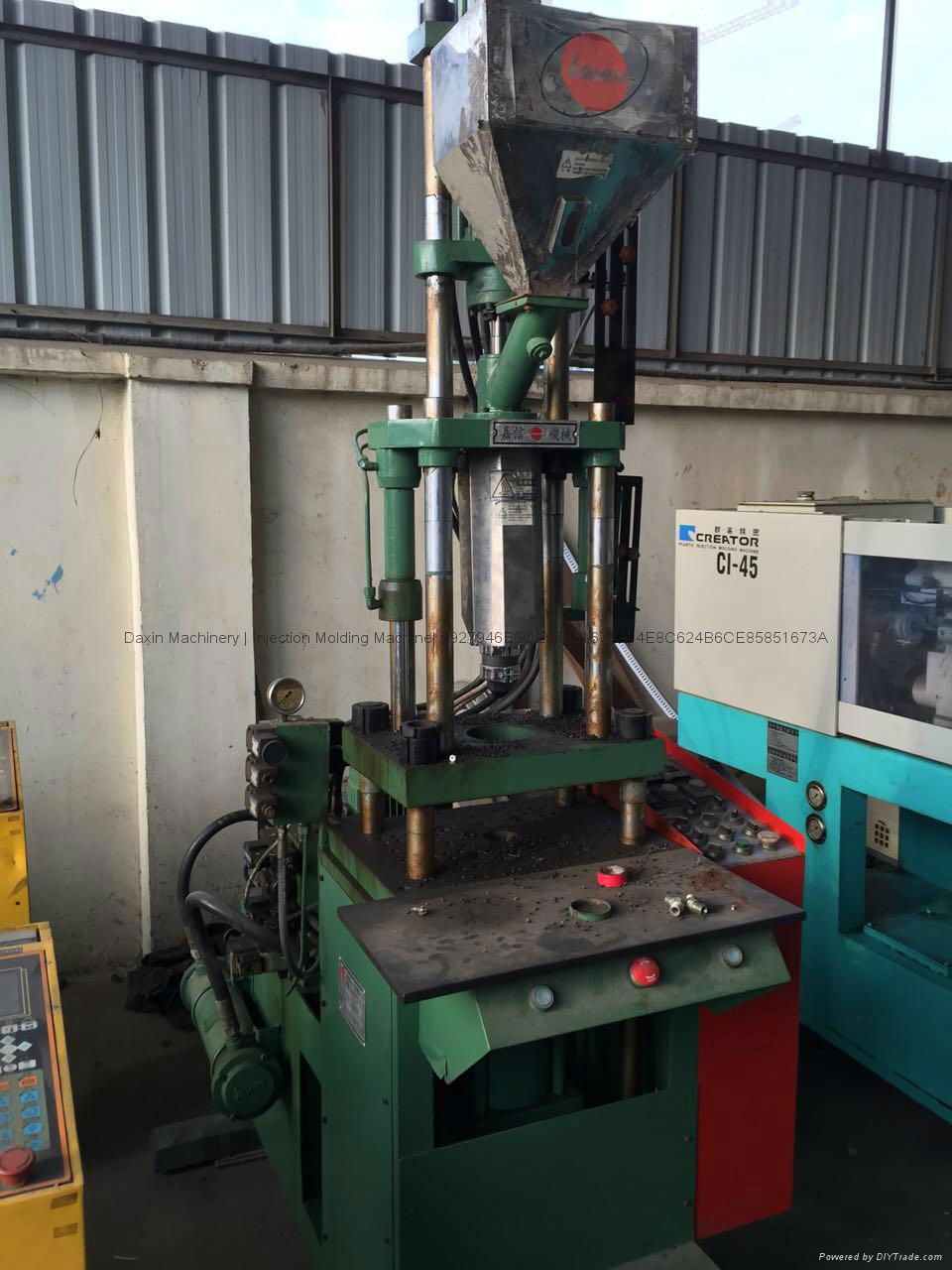 Kinki 25t used Vertical Injection Molding Machine 3