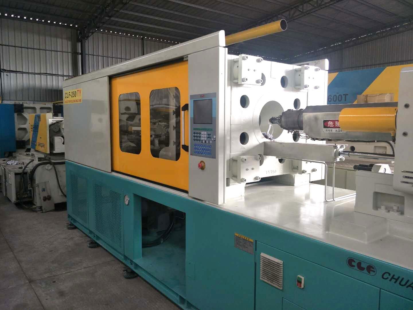 CLF-250TY used Injection Molding Machine 3