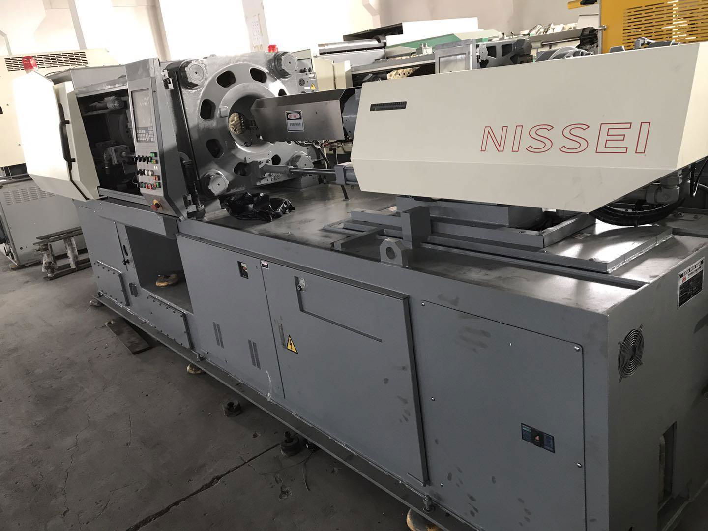Nissei FN3000 (140t) used Injection Molding Machine 3